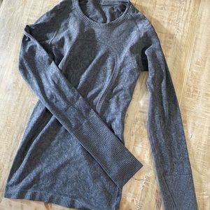 Lululemon gray longsleeve size 2